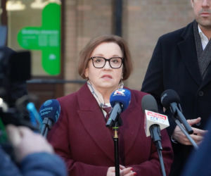 Konferencja prasowej PiS pod Halą Mirowską w Warszawie