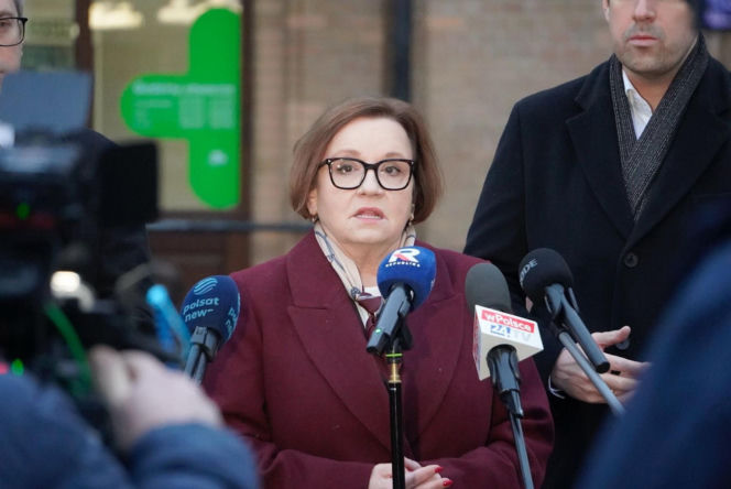 Konferencja prasowej PiS pod Halą Mirowską w Warszawie