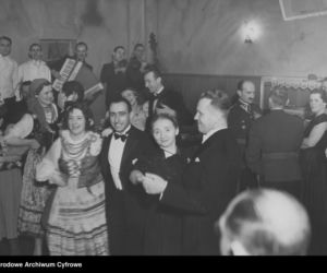 Sylwester w Warszawie sprzed lat. Tak stolica witała dawniej Nowy Rok