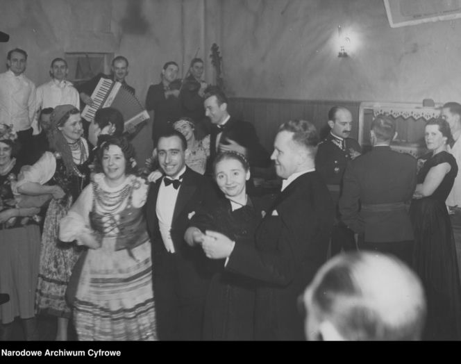 Sylwester w Warszawie sprzed lat. Tak stolica witała dawniej Nowy Rok