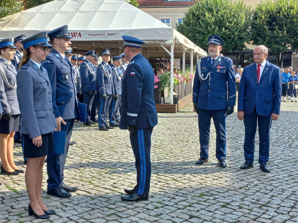 Trwają obchody Święta Policji w Lesznie. Świętują policjanci i policjantki