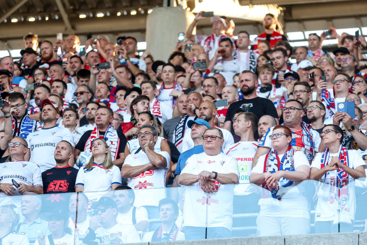 Zobaczcie zdjęcia kibiców z meczu Górnik - Fenerbahce i krótkie podsumowanie środowego spotkania na se.pl
