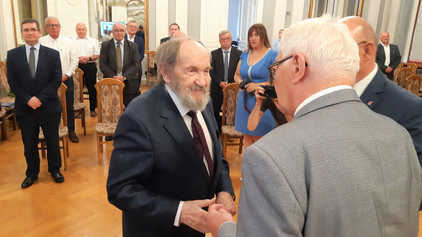Ma 97 lat i zaskakuje formą! Janusz Terlecki z najwyższym odznaczeniem związkowym
