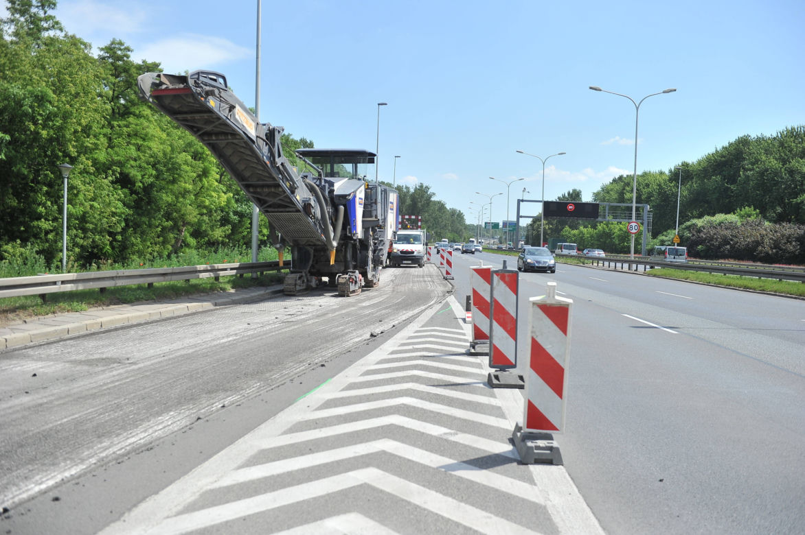 Naprawiają Wisłostradę. Nawierzchnia pękła, bo budują kolektor