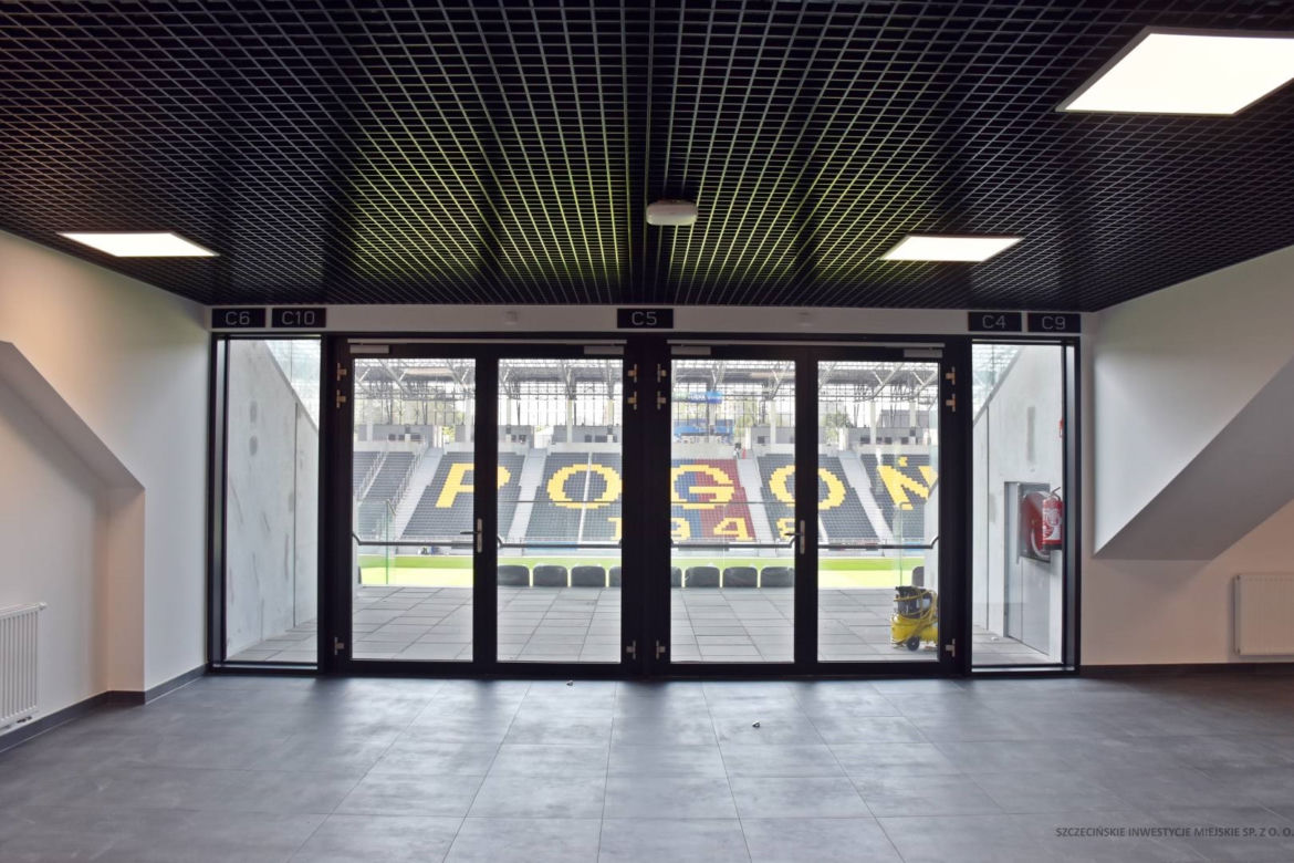 Budowa stadionu w Szczecinie dobiega końca. Trwają prace wykończeniowe i porządkowe