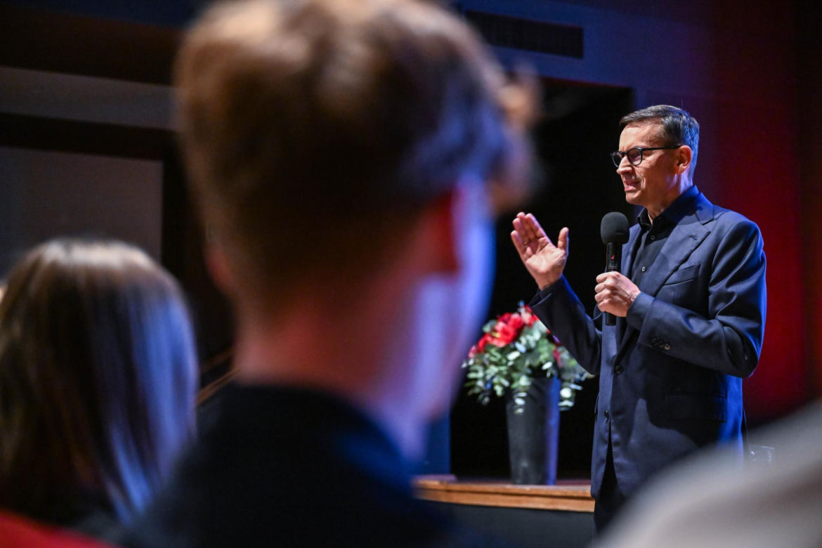 Mateusz Morawiecki podczas spotkania z mieszkańcami Janowa Lubelskiego