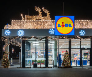 Świąteczny Lidl przy ul. Kasprowicza w Warszawie
