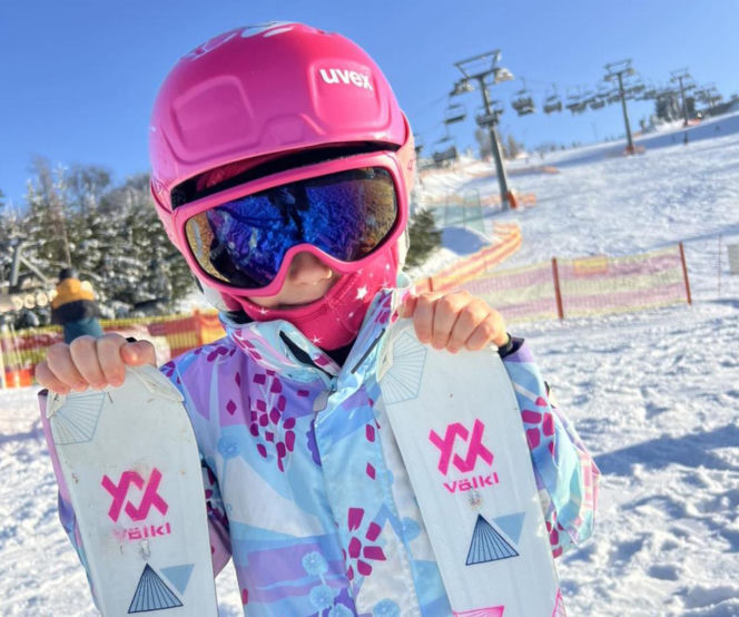 Nie musisz jechać w góry, żeby poczuć prawdziwą zimową frajdę. Narciarski Raj u Rzetelskiego zaprasza na ferie!