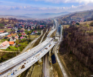 Na zakopiance leją asfalt! Po zimie widać ogromne postępy prac
