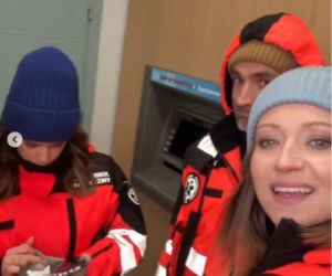 Na sygnale na planie. Sonia (Natalia Rewińska), Benio (Hubert Jarczak), Martyna (Monika Mazur)