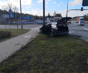 Zderzenie dwóch osobówek na skrzyżowaniu ulic Armii Krajowej i Zamczysko w Bydgoszczy! [ZDJĘCIA]