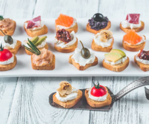 Przyjęcie urodzinowe: owocowe mini kanapeczki