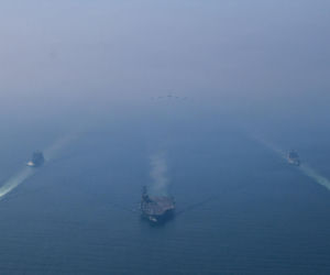 Iran, Chiny i Rosja demonstrują banderę w Cieśninie Ormuz