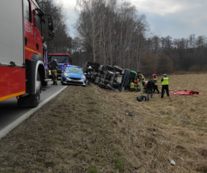 Betoniarka runęła do rowu. Groźny wypadek pod Piasecznem