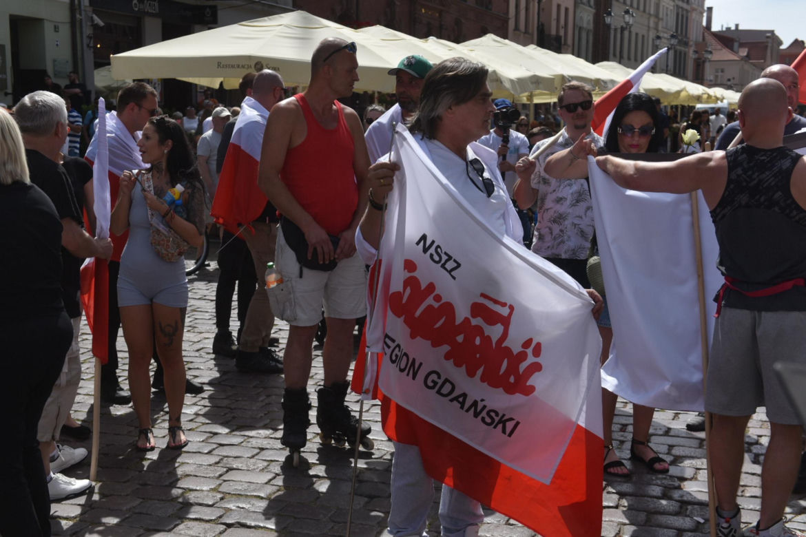 Marsz Milczenia dla Klaudii w Toruniu. „Niech nasza cisza przemówi głośniej niż słowa” [GALERIA]