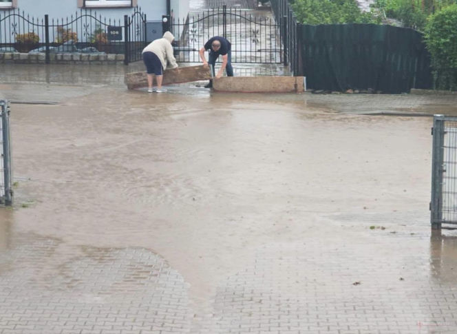 Pozalewane drogi i posesje w pow. raciborskim