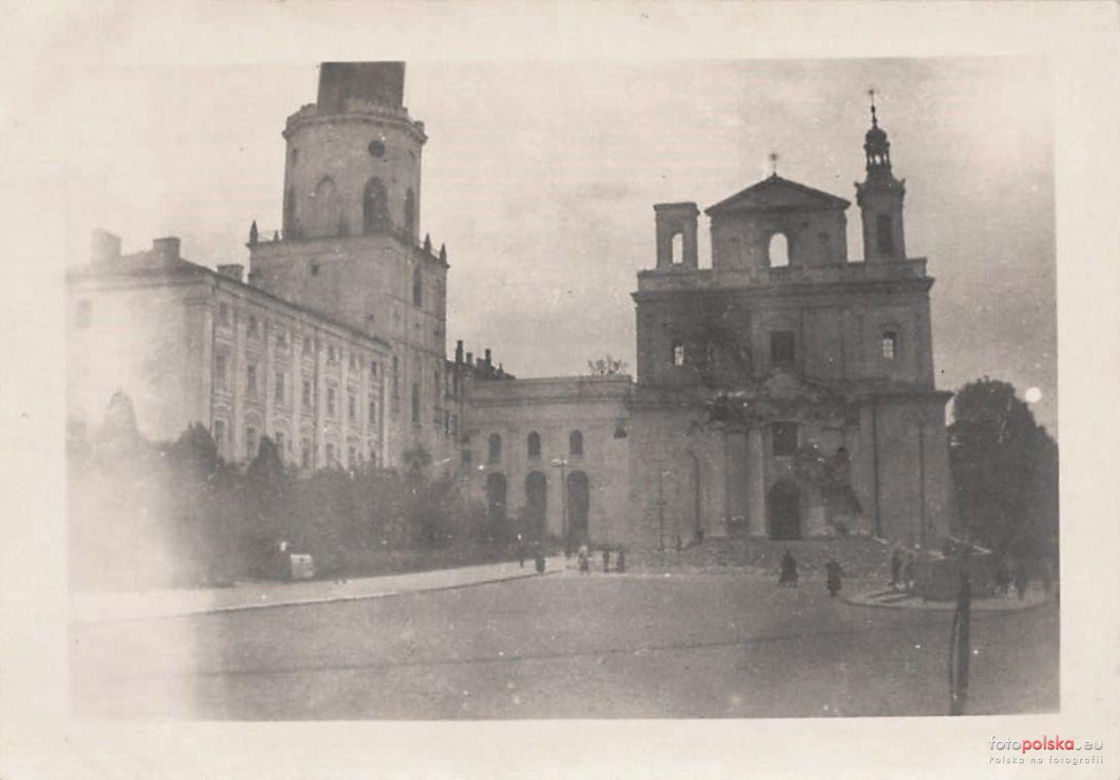 Jeden z pierwszych barokowych budynków wzniesionych poza Włochami. Znajduje się w stolicy woj. lubelskiego!