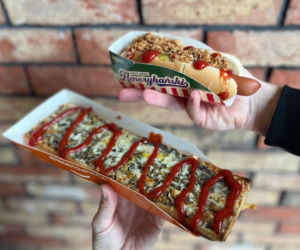 Nowy gracz w drużynie Żabki. Hot dog amerykański debiutuje obok kultowych zapiekanek