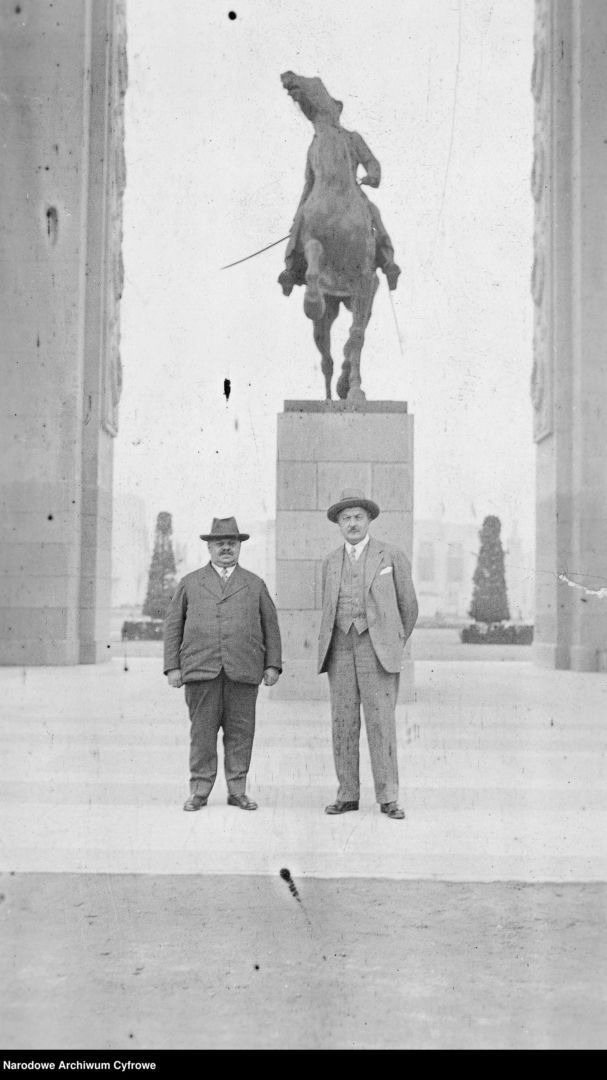 Jan Wedel (z prawej) podczas targów światowych w Belgii, 1930 r.