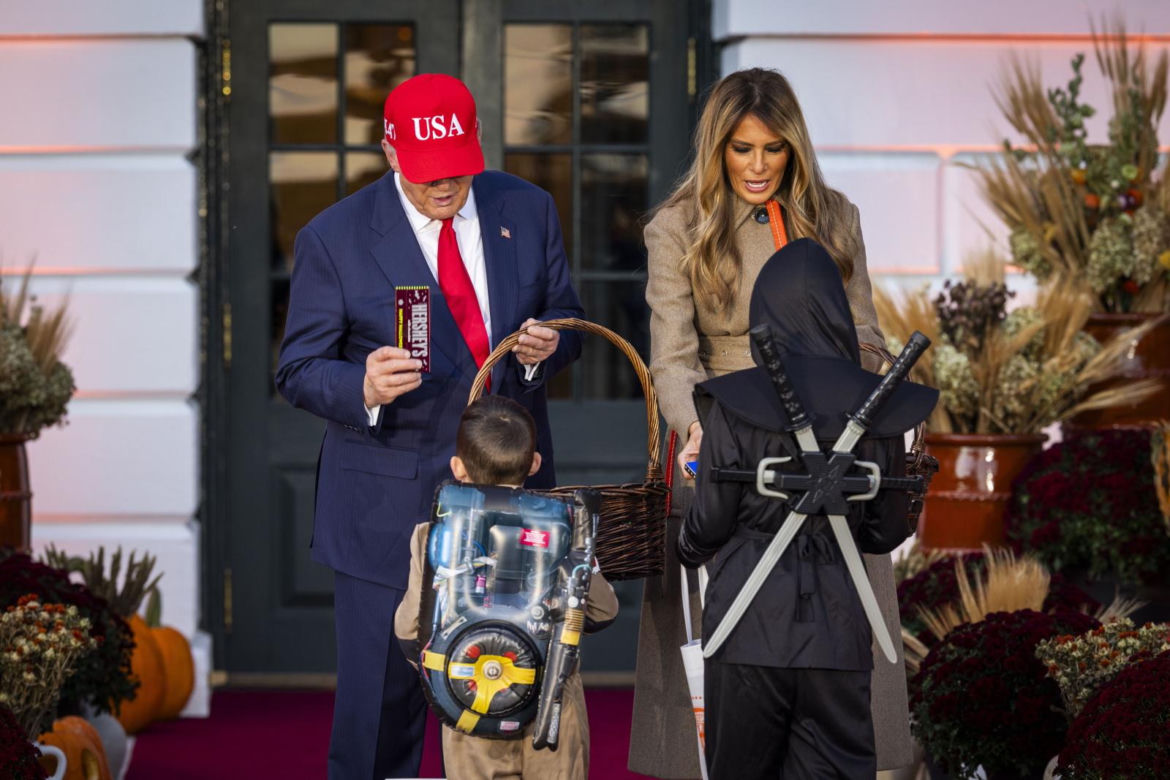 Tłumy na zabawie w Białym Domu. Tak Trump świętował Halloween EPA/JIM LO SCALZO