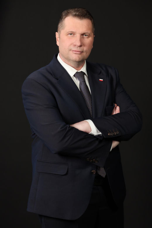 Przemysław Czarnek był królem parkietu we włoskim hotelu. Tam poznał piękną małżonkę [ZDJĘCIA]