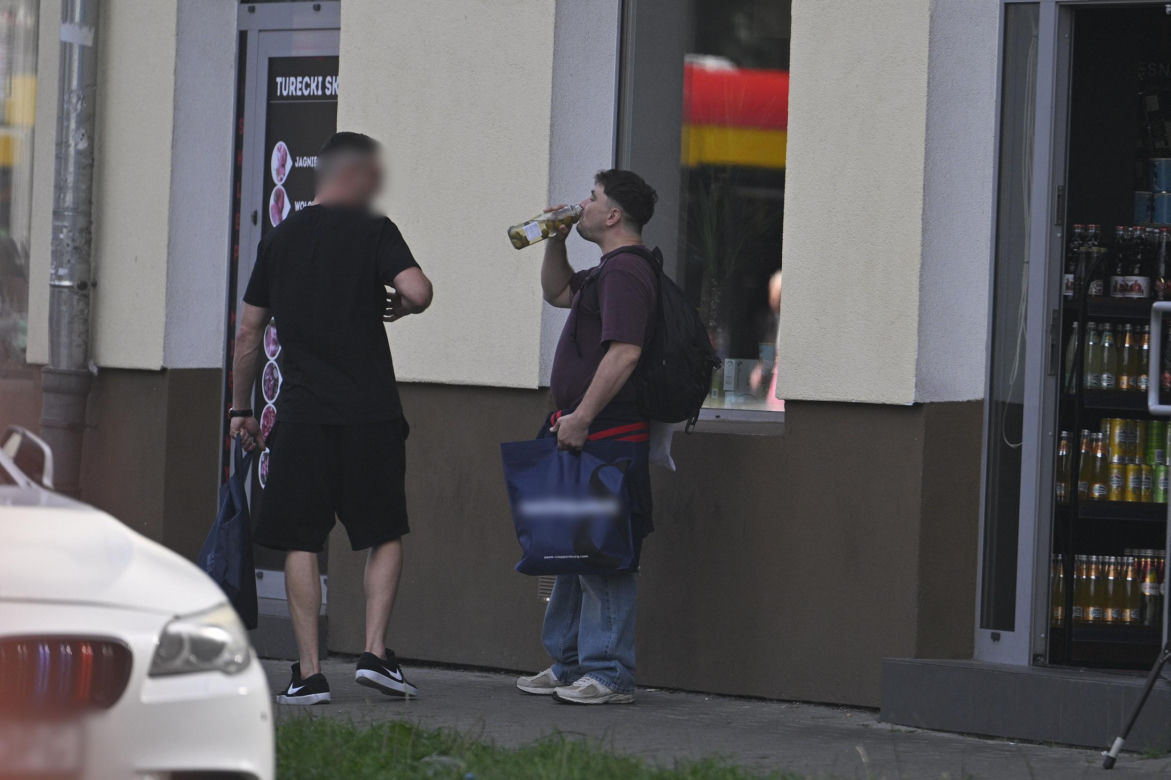 Daniel Martyniuk ładnie się bawi w Warszawie. Mamy fotki