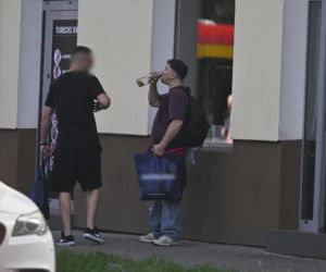 Daniel Martyniuk ładnie się bawi w Warszawie. Mamy fotki