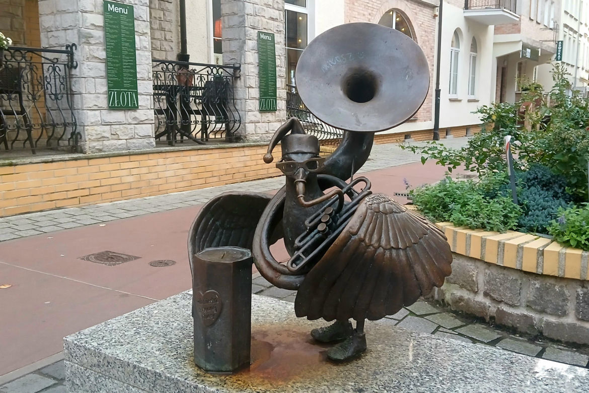 Rzeźby "Marianów" w Kołobrzegu