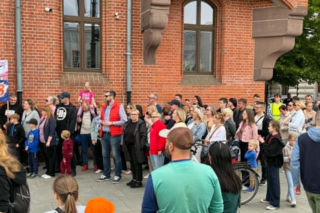 Rodzice wyszli na ulice Torunia. Burza wokół przedszkoli i decyzji władz miasta!