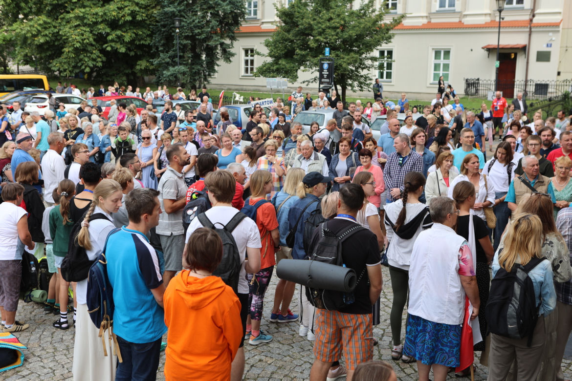 Pątnicy ruszyli na szlak! Z Lublina wyruszyła Lubelska Piesza Pielgrzymka na Jasną Górę 2023