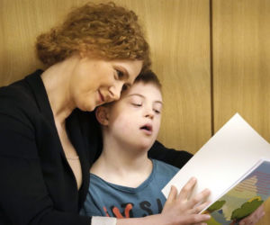 Barwy szczęścia odc. 2490. Halina Kałuża (Marta Zięba), Robercik (Jonatan Borowski)