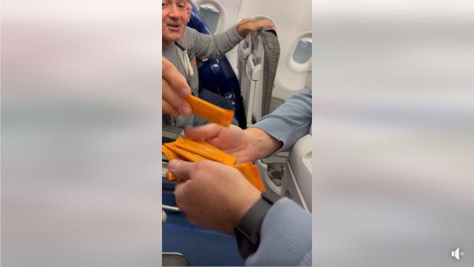 Najpierw Martyniuk a teraz oni. Polscy kabareciarze robią zamieszanie w samolocie!