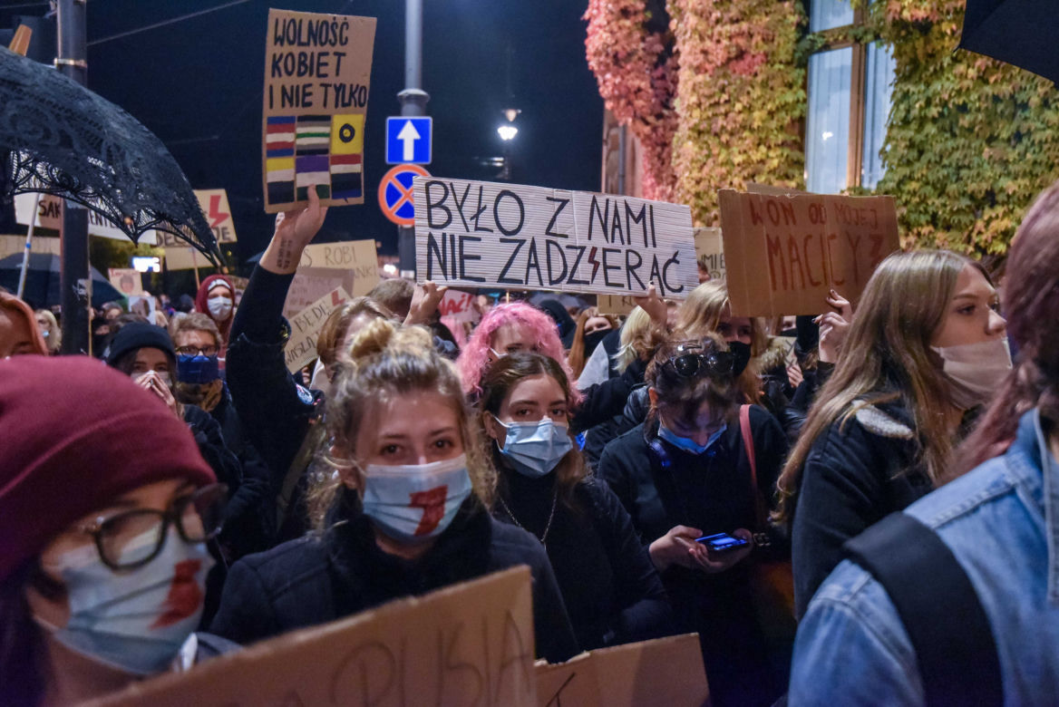 Strajk kobiet w Toruniu. Tańce, straż pod kościołem i wiele więcej - środa (28.10.2020)