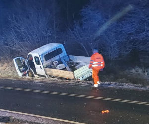 PILNE: Zablokowana droga nr 42. Zderzenie dwóch osobówek i dostawczego busa