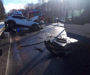 Wypadek przy ul. Chwarznieńskiej w Gdyni. 5.03.2021r. Trzy osoby ranne
