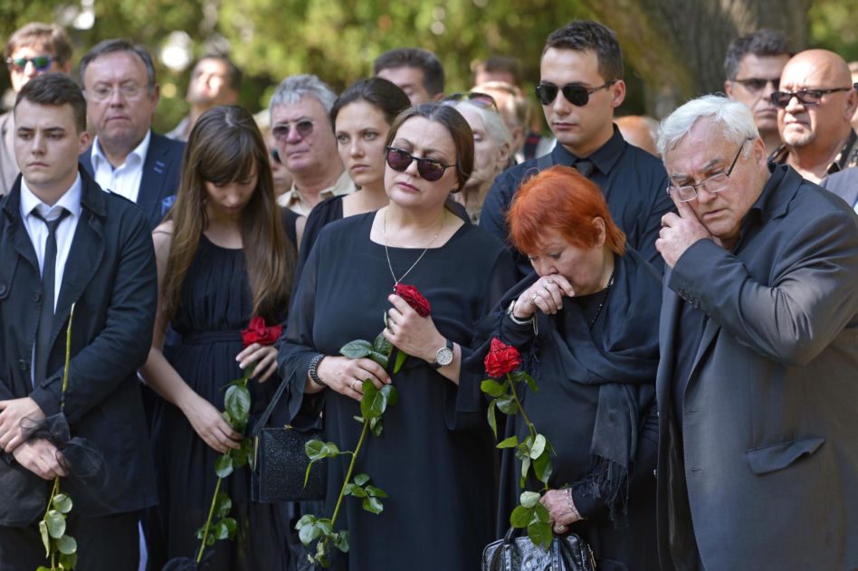 Iga Cembrzyńska na pogrzebie Andrzeja Kondratiuka