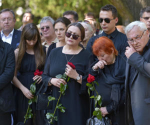 Iga Cembrzyńska na pogrzebie Andrzeja Kondratiuka