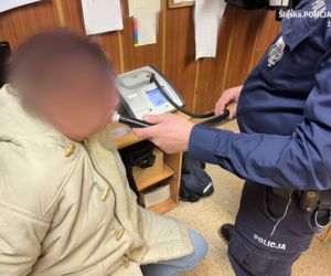 Szok! Wjechała w autobus i szarpała się z policjantami. Przyczyna może szokować.