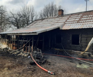 Zabłudów. Tragiczny pożar domu. W środku znaleziono zwłoki mężczyzny [ZDJĘCIA]