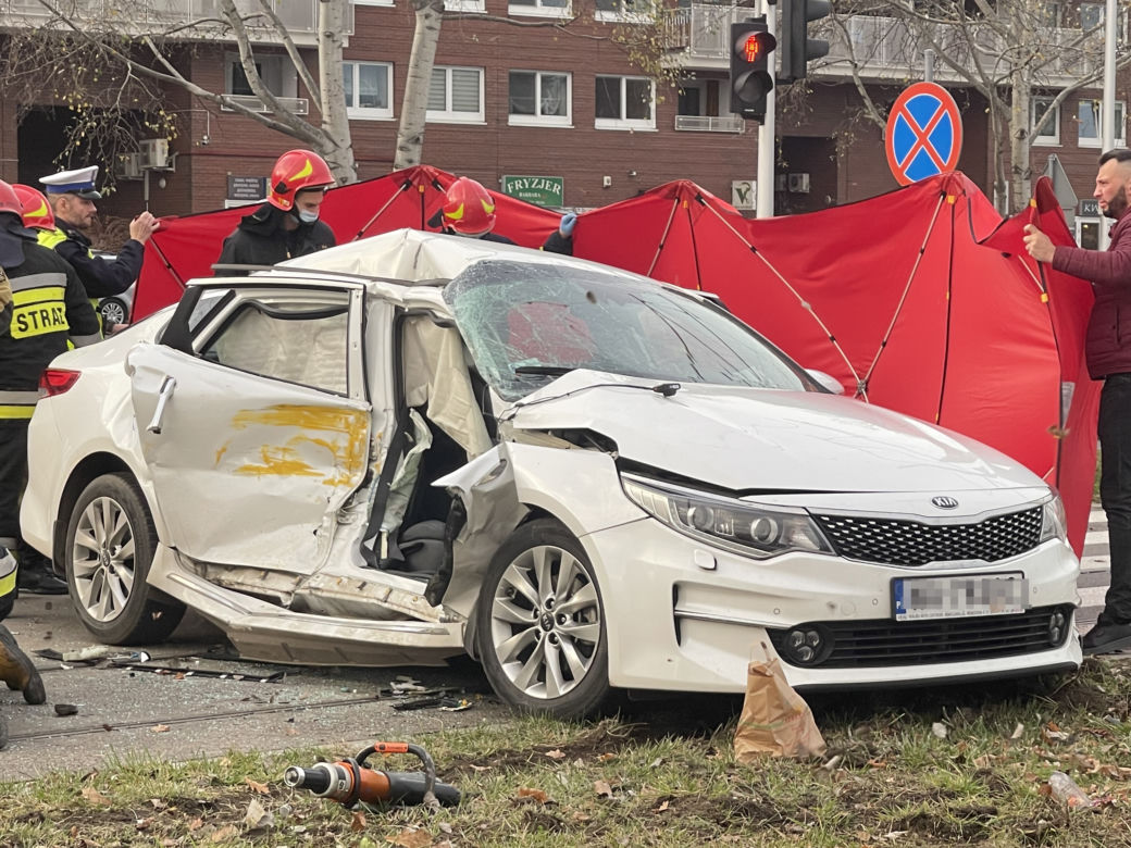 Poważny wypadek na Białołęce. Auto zmiecione przez tramwaj