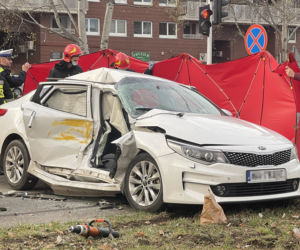 Poważny wypadek na Białołęce. Auto zmiecione przez tramwaj