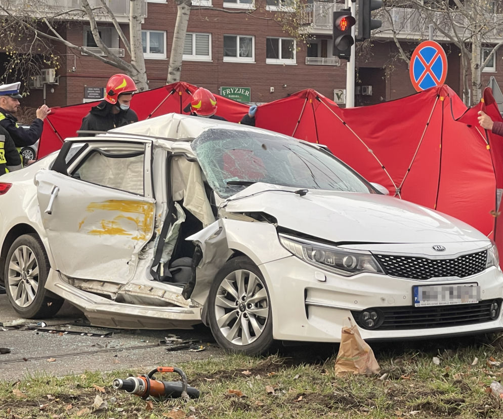 Poważny wypadek na Białołęce. Auto zmiecione przez tramwaj