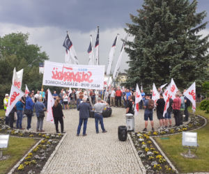 Związkowa Solidarność w MAN BUS nadal protestuje! Dziś przed zakładem było głośno
