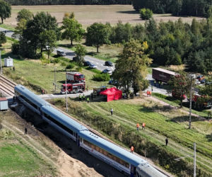 TYLKO U NAS! Wstrząsające zdjęcia z katastrofy kolejowej na Mazowszu. Z ciężarówki została miazga!