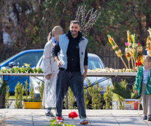 Rafał Maserak tańczący z palmami