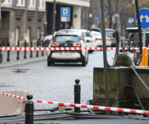 Ciężarówka zniszczyła zabytkową bramę wjazdową na teren Kancelarii Prezydenta