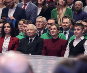 Marta Nawrocka w czerwieni