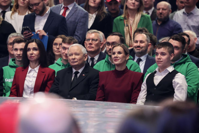 Marta Nawrocka w czerwieni