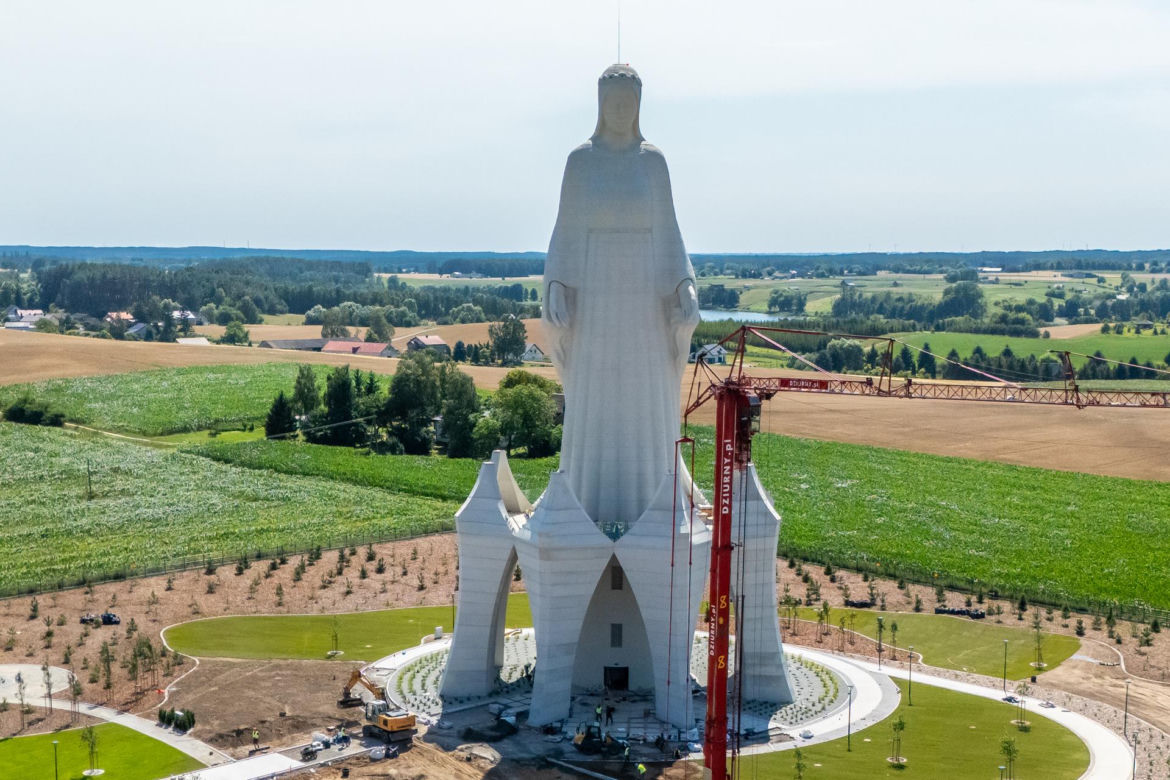 Budowa pomnika Matki Boskiej w Konotopiu