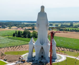 Budowa pomnika Matki Boskiej w Konotopiu